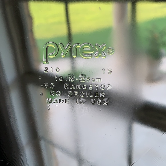 pyrex (2) 10 inch glass pie pans - Picture 3 of 4